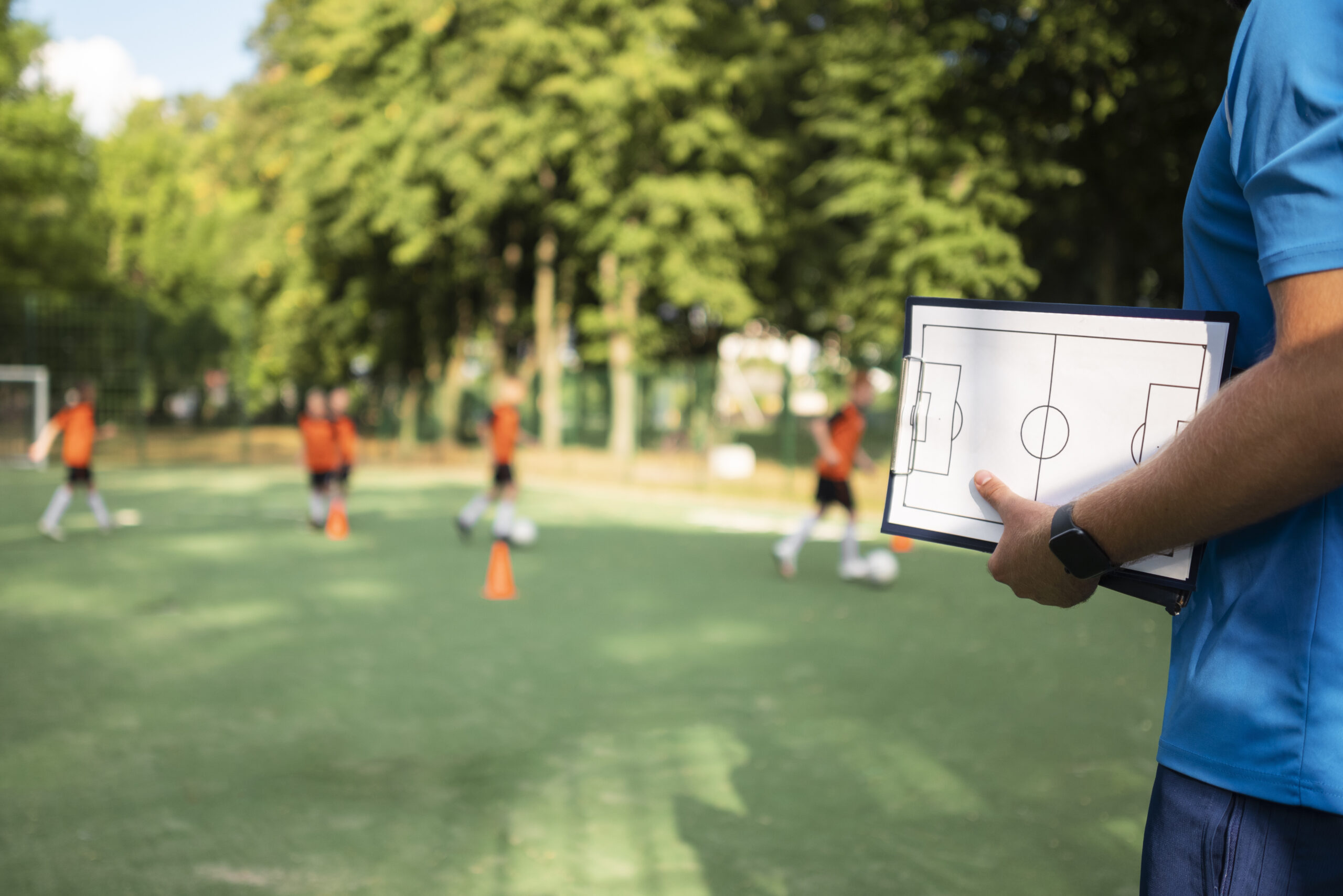 Academias de fútbol ponen la mira en los balones que pueden cambiar su entrenamiento
